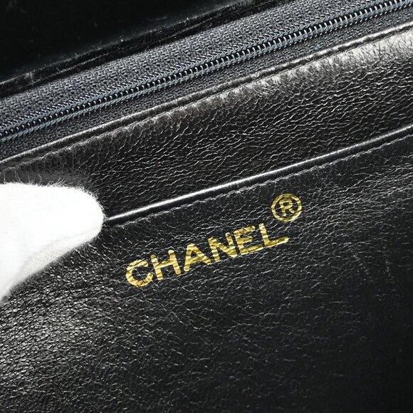 Chanel Black Velvet Maxi Classic Flap Shoulder Bag XX40384 - Picture 5 of 7